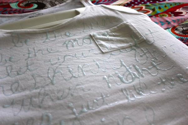 как писать на футболке