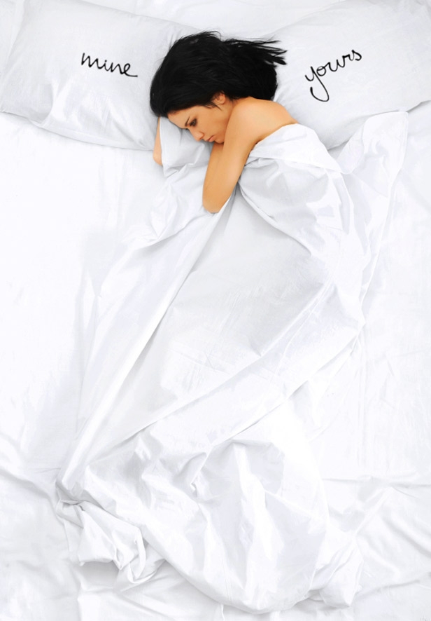 как украсить постельное белье