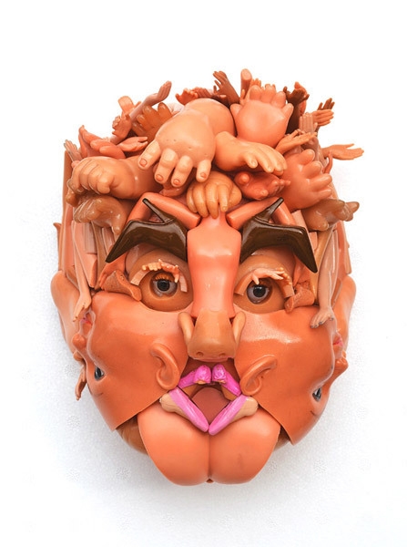 из кукольных деталей скульптуры лица