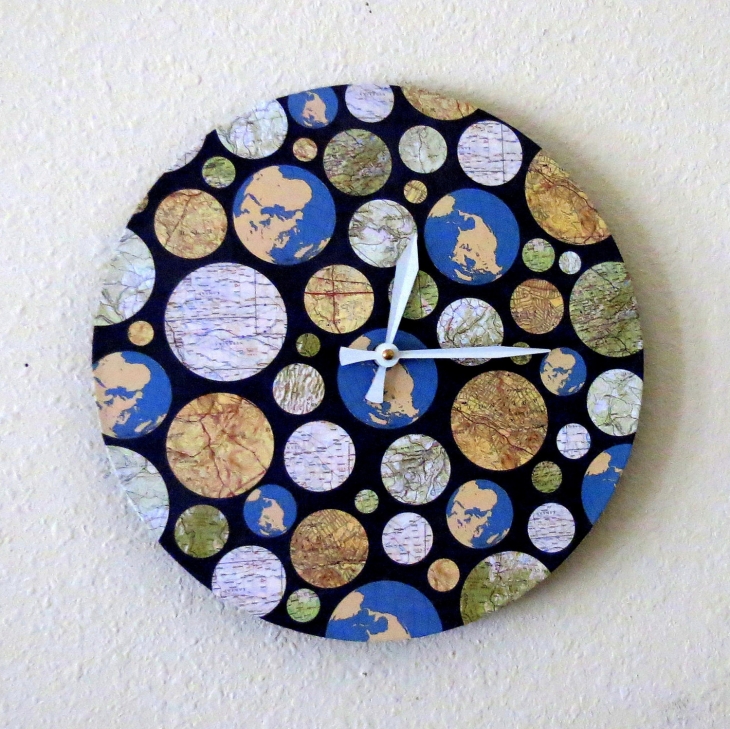 Подборка часов, в декоре которых использовались различные типы карт