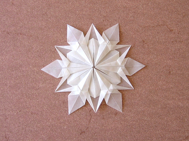 Снежинки - оригами