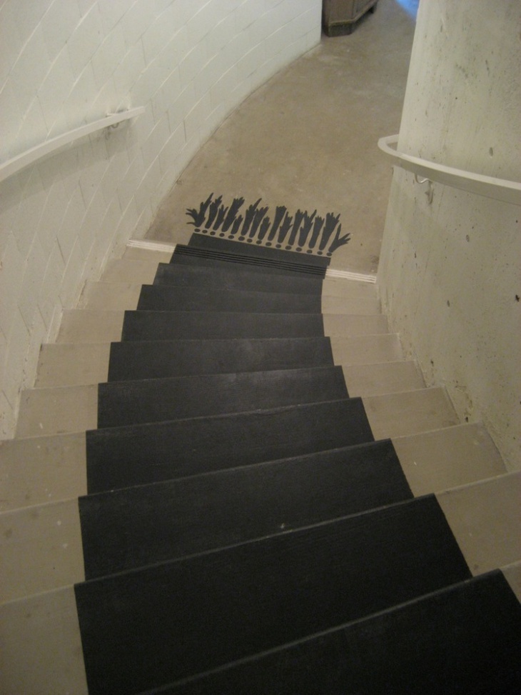 Лестницы с нарисоваными коврами (трафик)