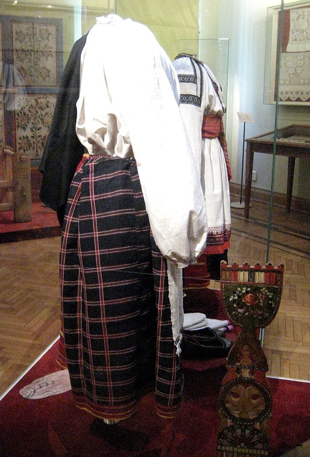 Клетчатая ткань в русском народном костюме