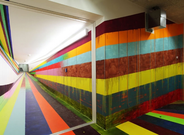 Немецкий художник Маркус Линненбринк (Markus Linnenbrink) раскрасил коридор в тюрьме г. Дюссельдорф.