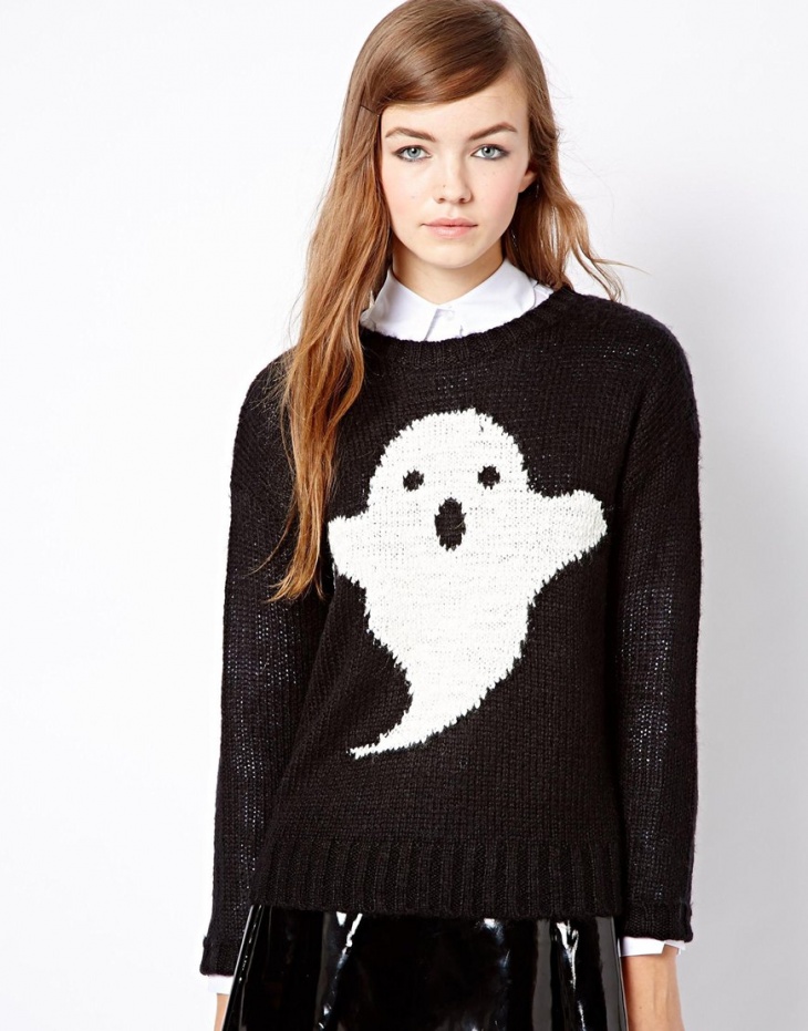 свитер с привидением