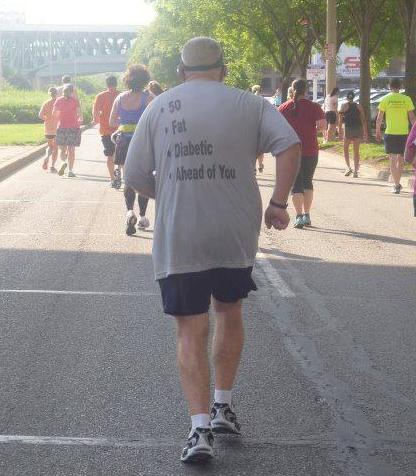 Написано: 50 лет, толстый, диабетик, бегу впереди тебя.