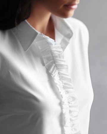 Декор белой блузки