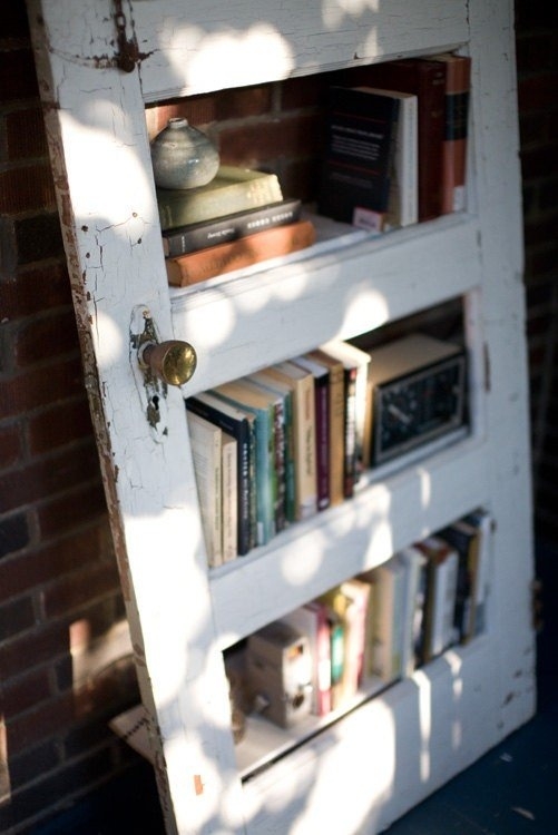 Книги в старой двери