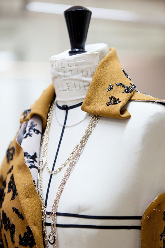Фотографии рабочего процесса мастеров ателье Dior Haute Couture при работе над коллекцией SpringSummer 2016