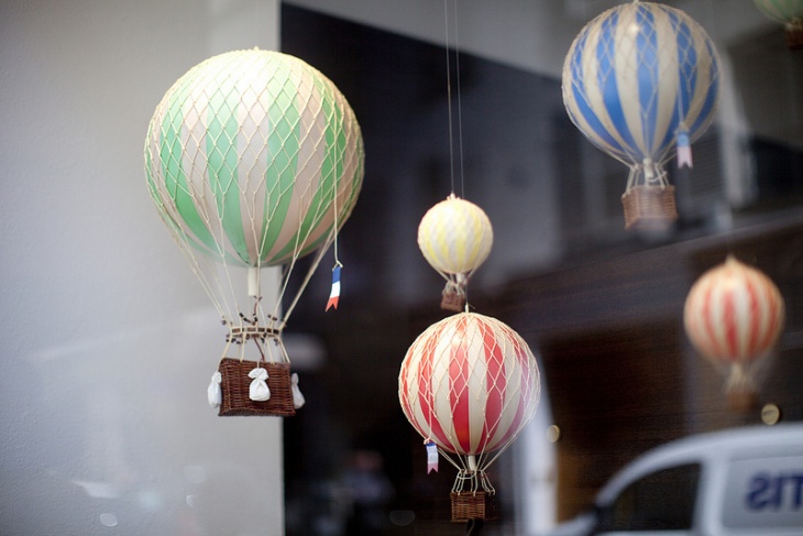 Воздушные шары в витрине
