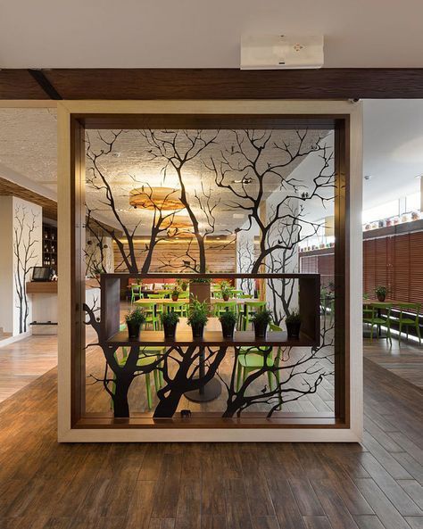 Интерьерные комнатные перегородки с использованием живых  деревьев