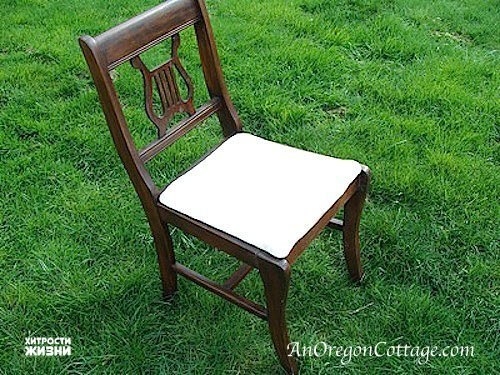 Скамейка из старых стулье