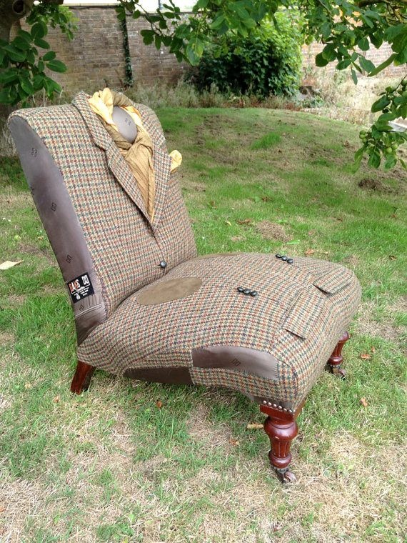 Кресла с обивкой из мужских пальто (подборка)