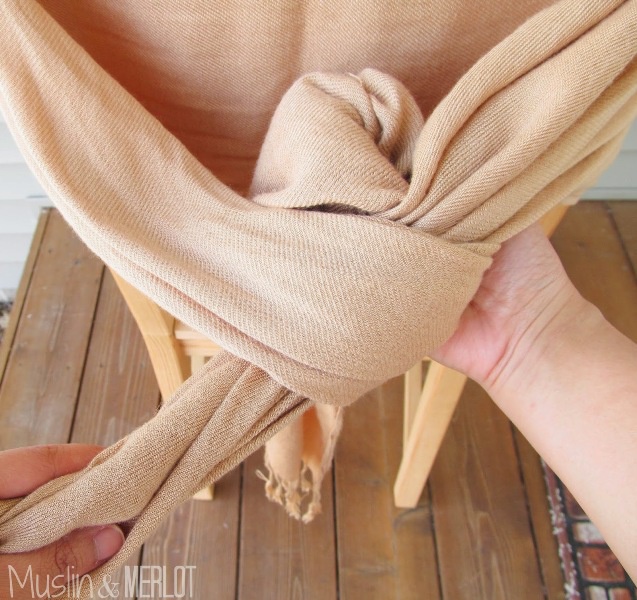 Одежка для стула из шарфа (Diy)