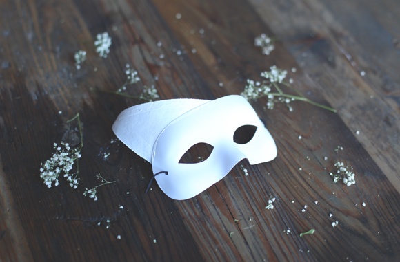 креативная переделка обычной пластиковой маски