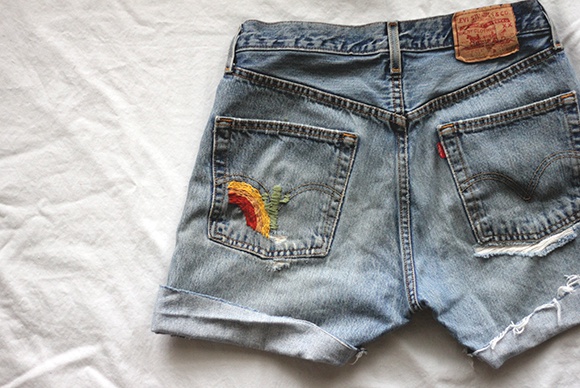 Несложные идеи вышивки джинсовых вещей