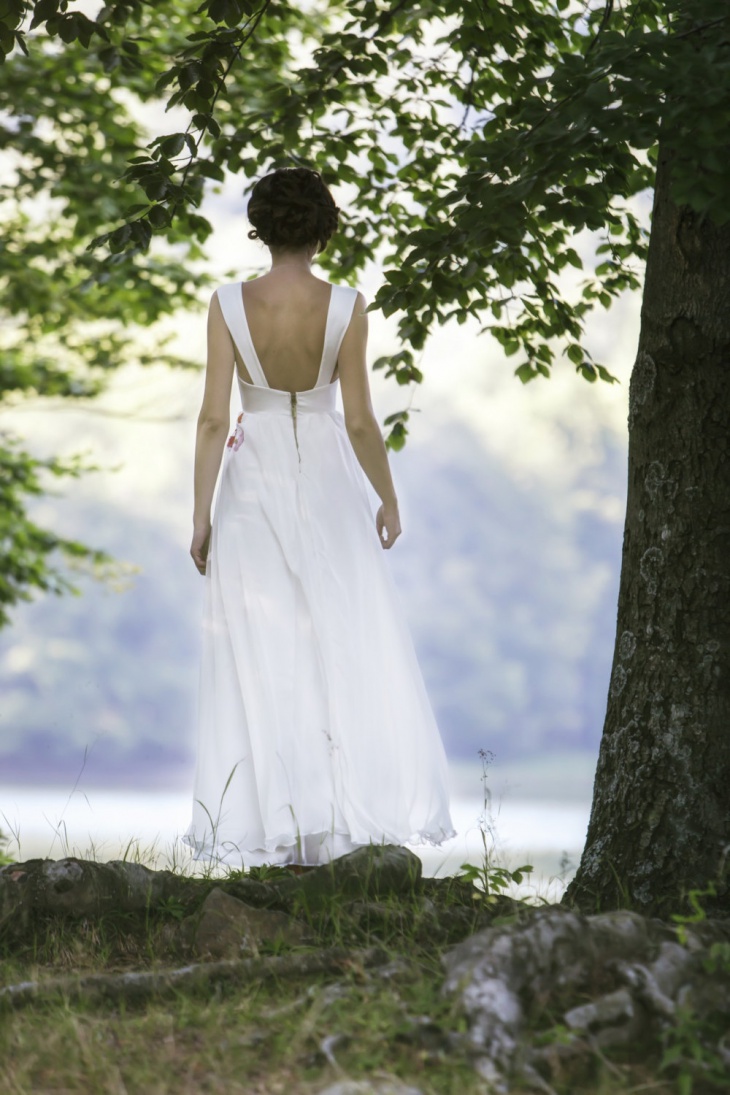 Свадебное платье с вышитыми цветами