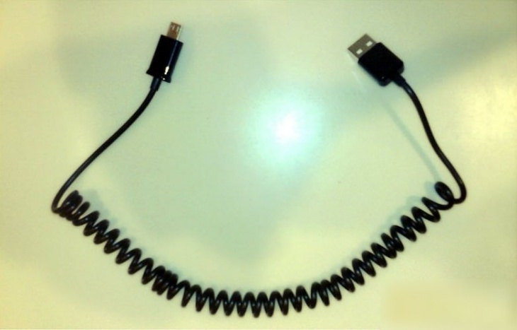 Как скрутить USB-кабель в спираль