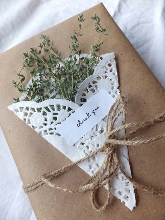 Упаковка подарков с цветами