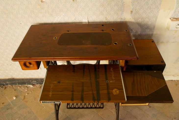 Компьютерный стол из швейной машинки