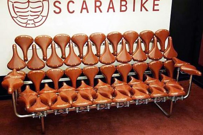 диван из велосипедных сидений
