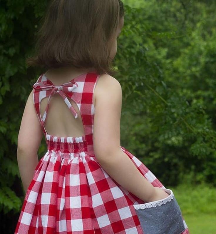 Спинки детских платьев на жару