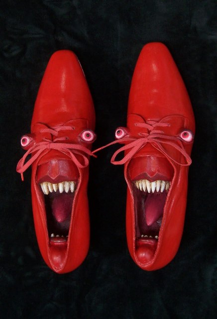 красный дьявол из обуви