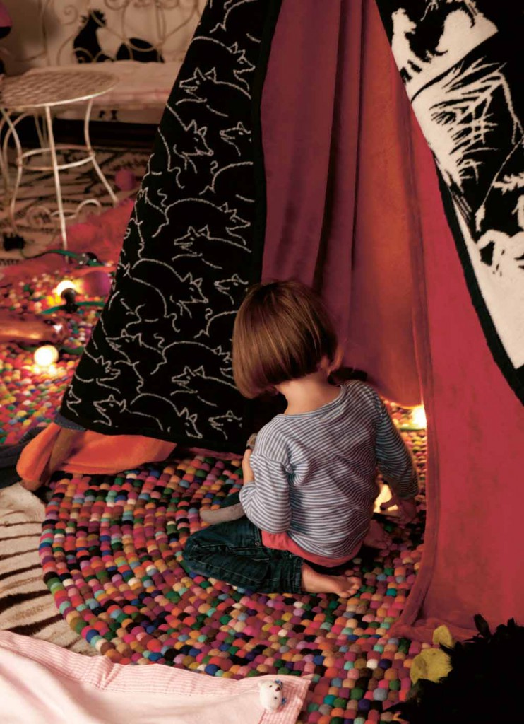 дизайнерский коврик  в детскую комнату из шерстяных камушек zoeppritz