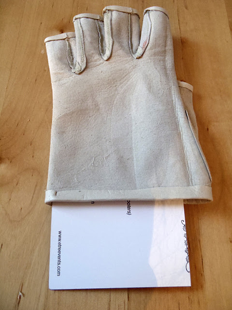 перчатки с загнутыми краями