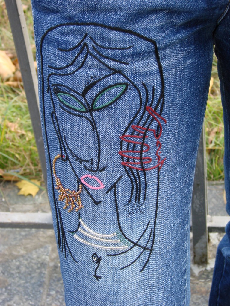 Вышивка на джинсах. Ничего не распарывалось, просто вышивала на руках по рисунку моей сестры.