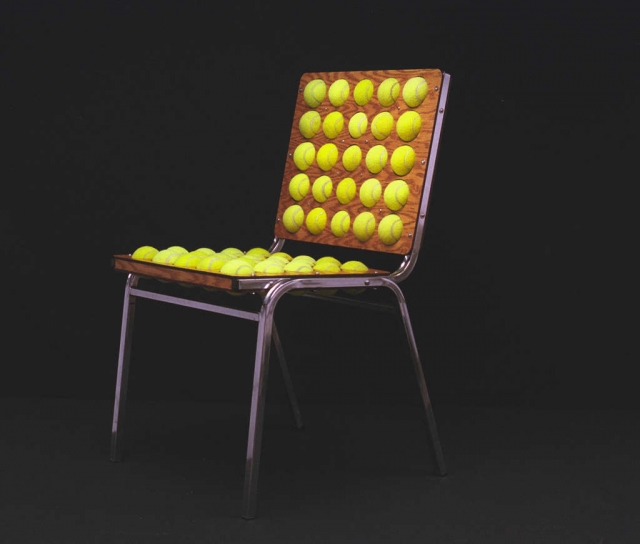 стул с мячиками