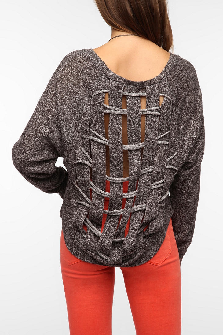 Вытянулась кофта. Кофта Urban Outfitters. Оригинальный свитер. Необычные трикотажные кофты. Необычные дизайнерские свитера.