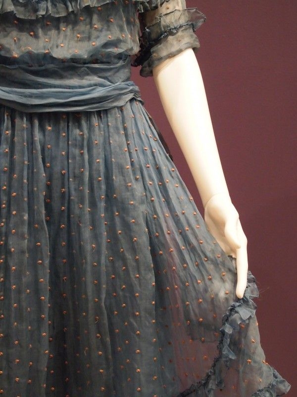 Шифоновое платье с шипиками