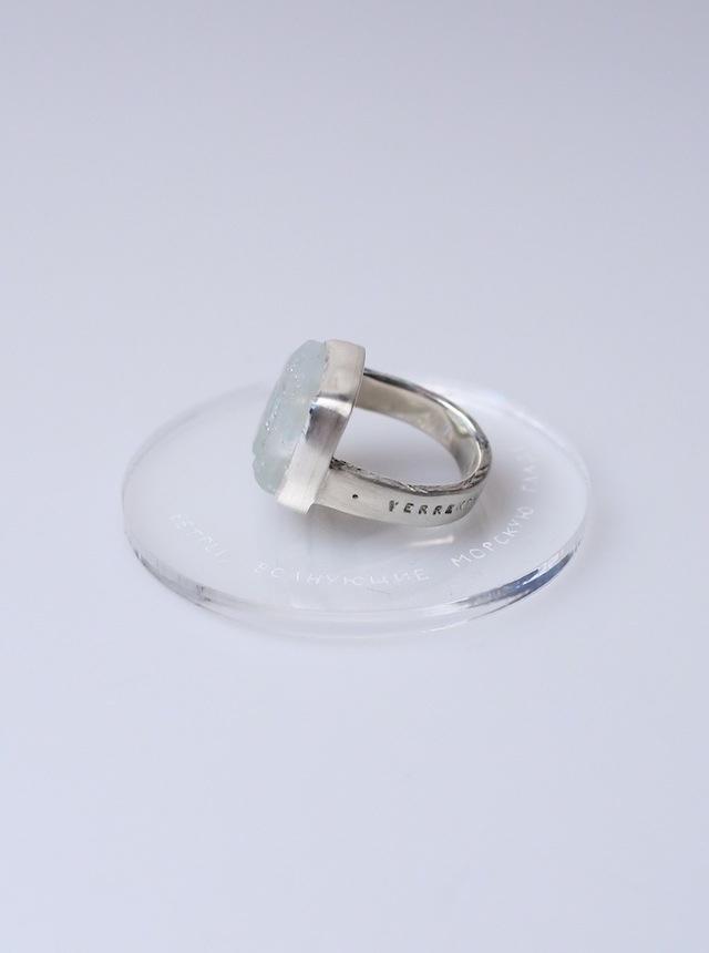 Серебряное кольцо с надписью на латыни VERRENTES AEQUORA VENTI &mdash; ветры волнующие морскую гладь.