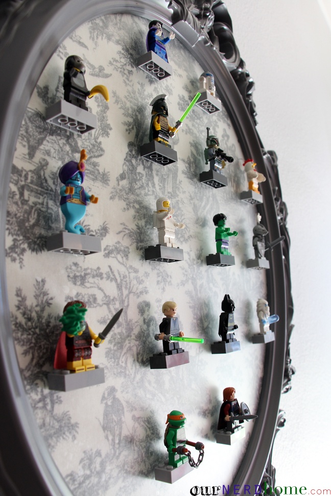 &quot;Пришпиленная&quot; коллекция фигурок Lego