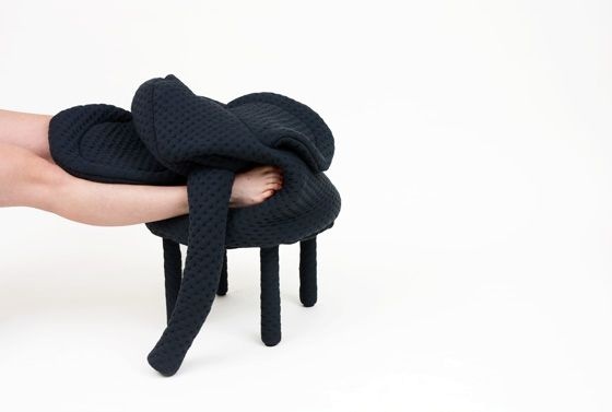 Дизайнер Hanna Ernsting придумала забавные грелки для ног - табуретки в виде животных: