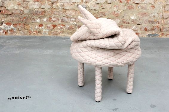 Дизайнер Hanna Ernsting придумала забавные грелки для ног - табуретки в виде животных