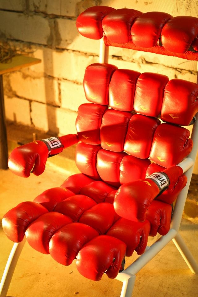 Кресло из боксерских перчаток (Diy)