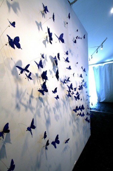 бабочки в интерьере на стене