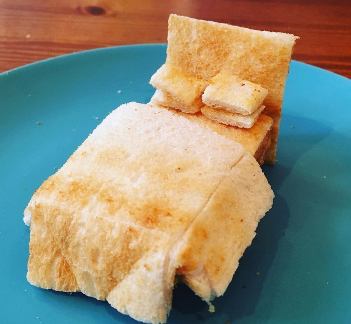 Два кусочка хлеба (2slicesoftoast)