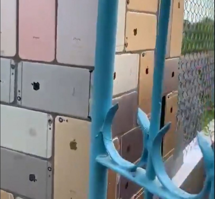 Забор из айфонов