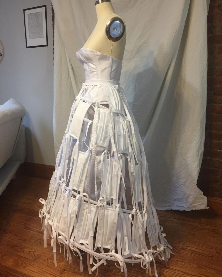 Свадебное платье из медицинских масок