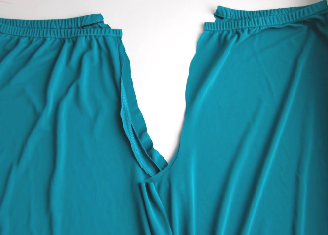 Мастер-класс как сшить красивый комбинезончик из таких вот двух спортивных штанов: