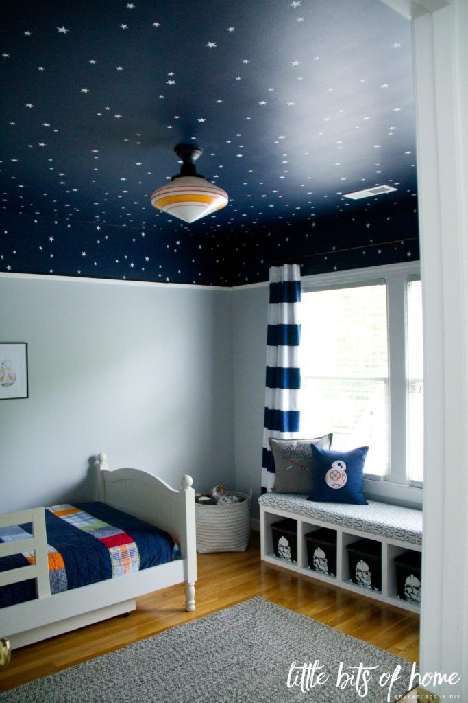 оформить потолок в такой космической детской звездами и планетами