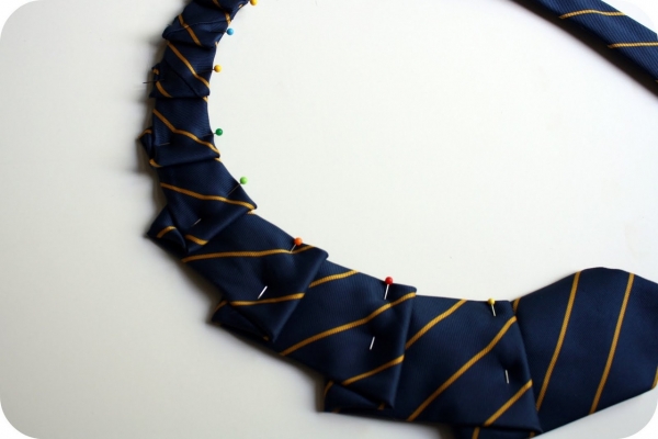 ожерелье из галстука