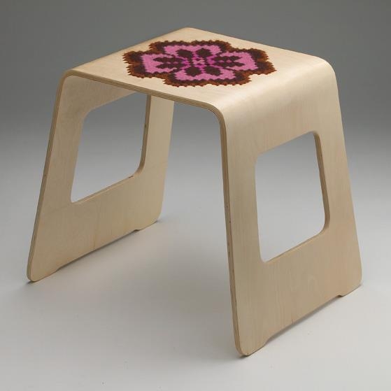 Вышитый стул от дизайнера Лизы Нориндер &ndash; отличное сочетание из устоявшихся традиций и свежей идеи.