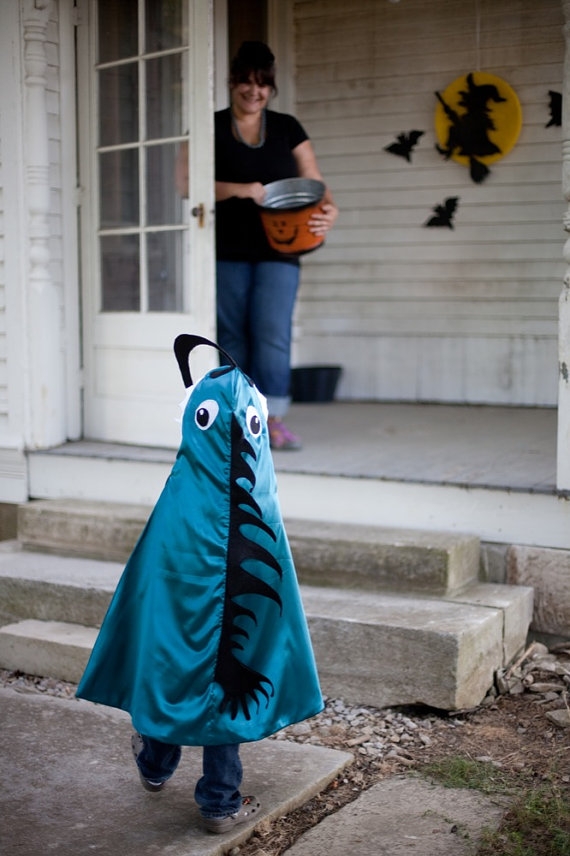 Плащ - карнавальный костюм рыбы-фонарь. Остроумно на Хеллоуин!