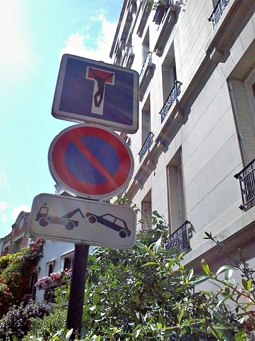 Дорожные знаки в Париже (трафик)