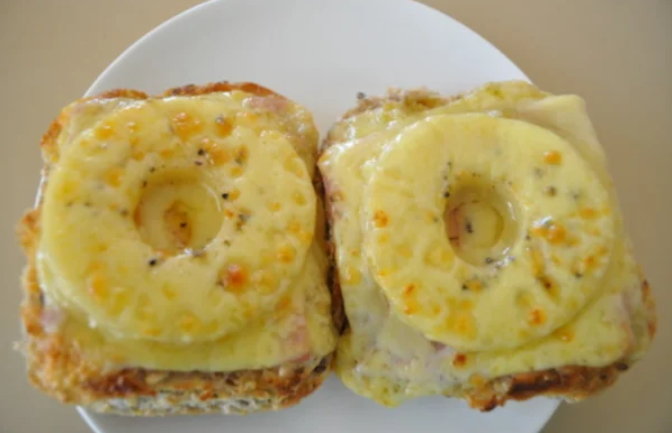 Гавайский бутерброд на завтрак