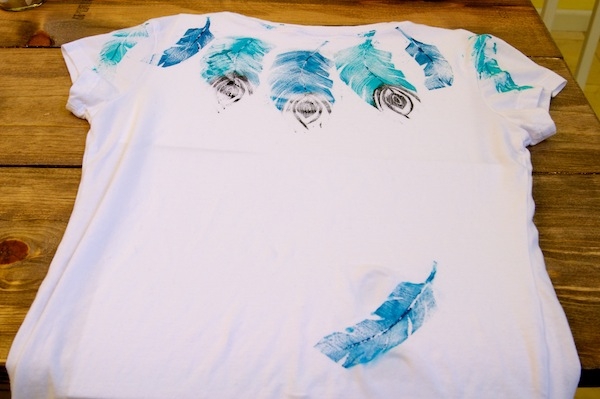 Птичья тема: перья на футболке